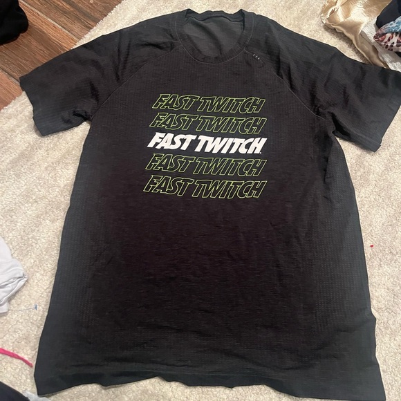 Lululemon tee - Picture 2 of 4